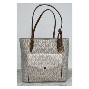 Michael Kors Jet Set Multifunction Pockets Tote